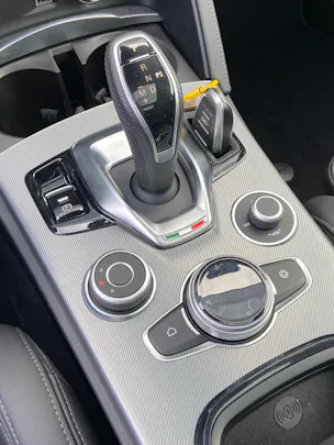 ALFA ROMEO Stelvio 2.0 Veloce Premium Sky Q4 AT8