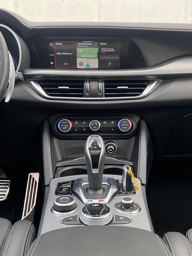 ALFA ROMEO Stelvio 2.0 Veloce Premium Sky Q4 AT8
