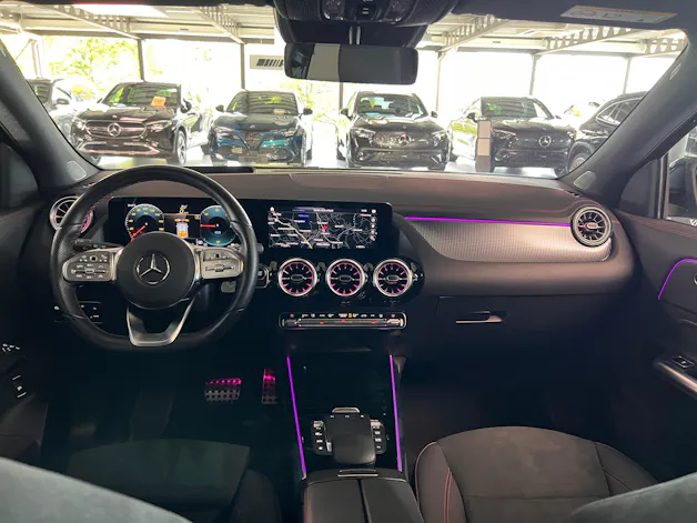 MERCEDES-BENZ EQA 300 AMG Line 4Matic