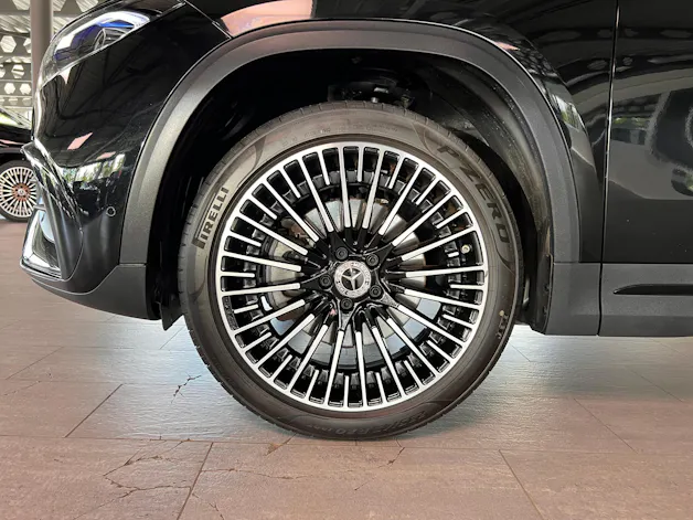 MERCEDES-BENZ EQA 300 AMG Line 4Matic