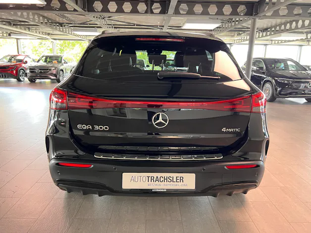 MERCEDES-BENZ EQA 300 AMG Line 4Matic