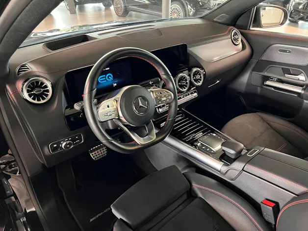 MERCEDES-BENZ EQA 300 AMG Line 4Matic