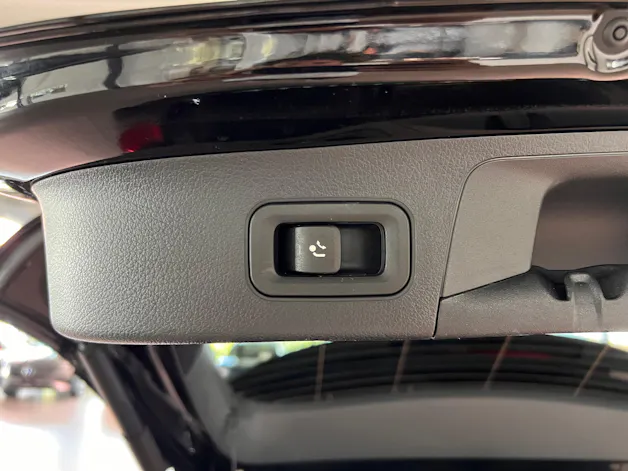 MERCEDES-BENZ EQA 300 AMG Line 4Matic