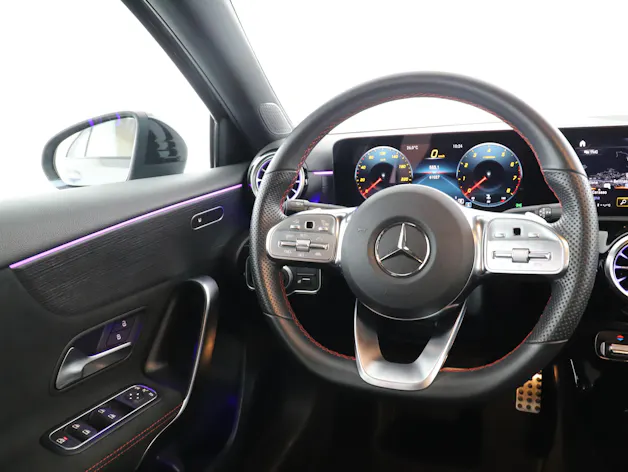MERCEDES-BENZ A 200 AMG Line