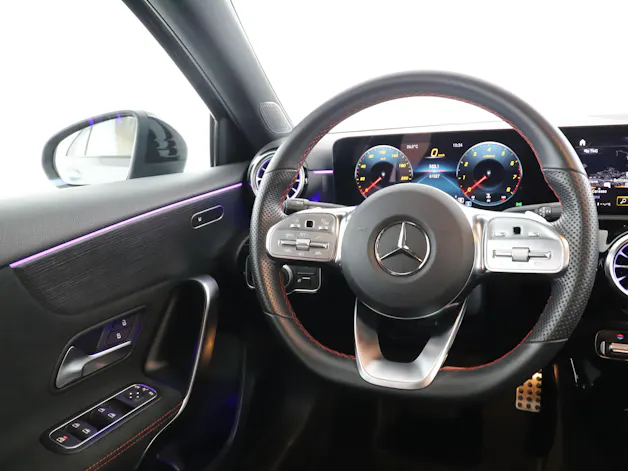 MERCEDES-BENZ A 200 AMG Line