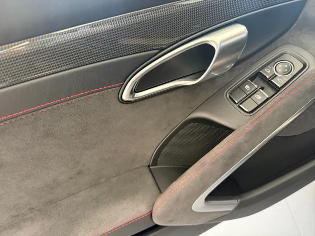 PORSCHE Carrera GTS