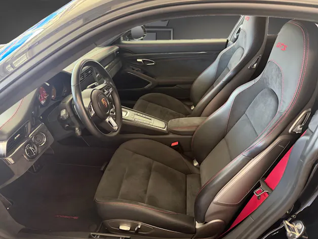 PORSCHE Carrera GTS