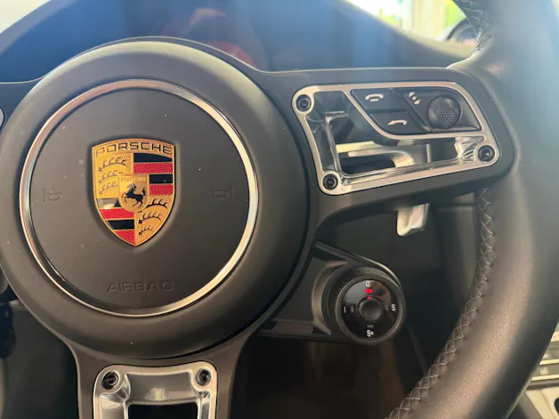 PORSCHE Carrera GTS