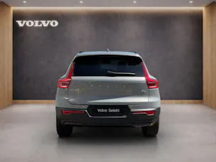 VOLVO XC40 2.0 B3 Mild-Hybrid Plus Dark