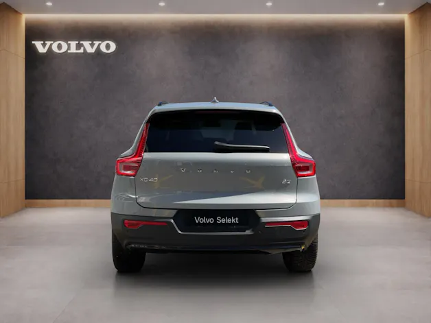 VOLVO XC40 2.0 B3 Mild-Hybrid Plus Dark