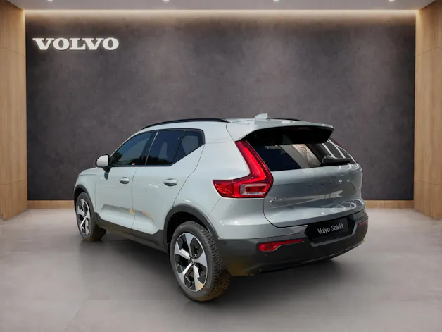 VOLVO XC40 2.0 B3 Mild-Hybrid Plus Dark