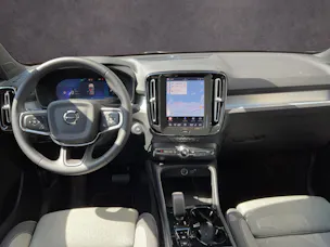 VOLVO XC40 2.0 B3 Mild-Hybrid Plus Dark
