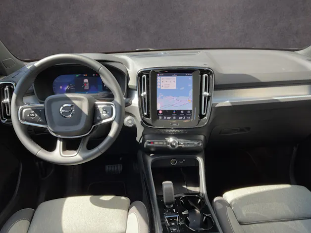 VOLVO XC40 2.0 B3 Mild-Hybrid Plus Dark