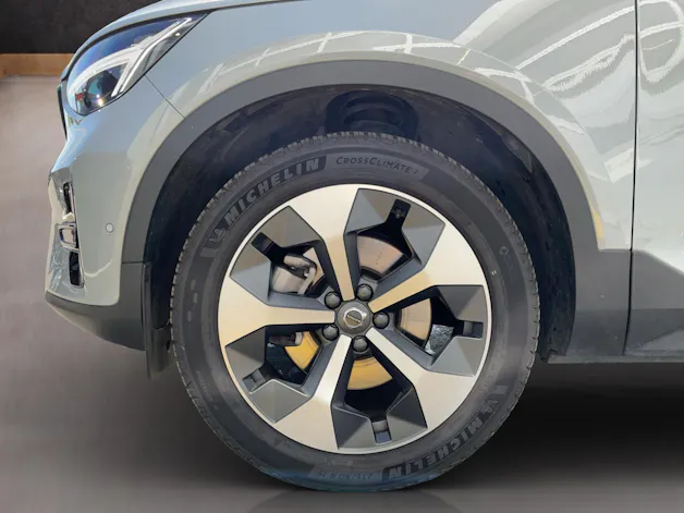 VOLVO XC40 2.0 B3 Mild-Hybrid Plus Dark