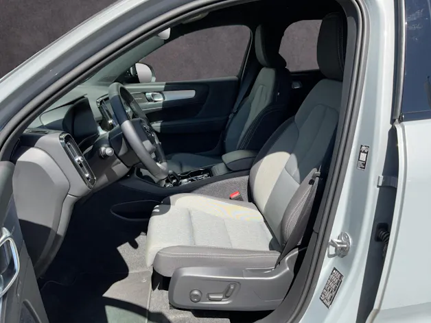 VOLVO XC40 2.0 B3 Mild-Hybrid Plus Dark