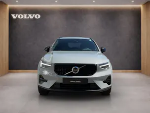 VOLVO XC40 2.0 B3 Mild-Hybrid Plus Dark