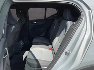 VOLVO XC40 2.0 B3 Mild-Hybrid Plus Dark