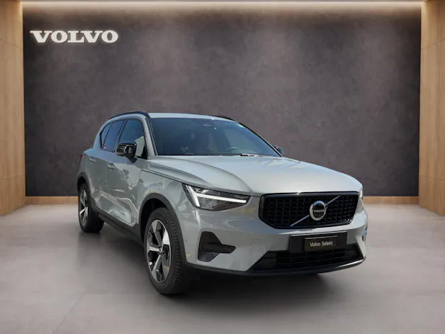 VOLVO XC40 2.0 B3 Mild-Hybrid Plus Dark
