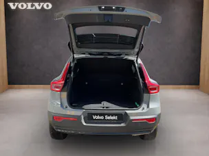VOLVO XC40 2.0 B3 Mild-Hybrid Plus Dark