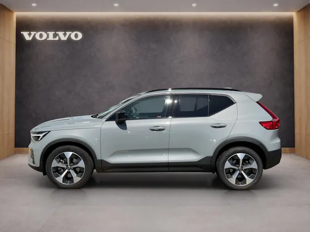 VOLVO XC40 2.0 B3 Mild-Hybrid Plus Dark