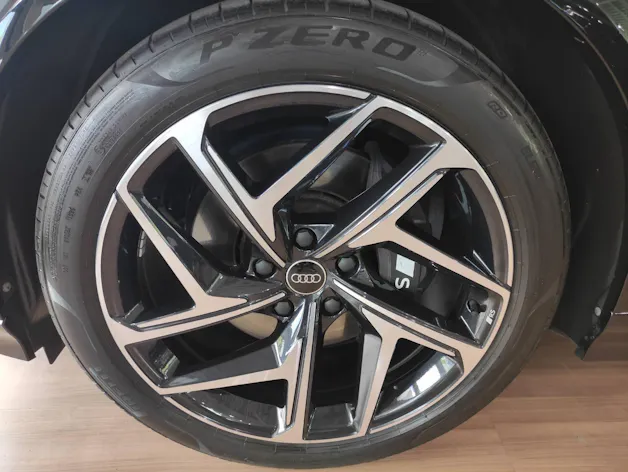 AUDI SQ6 e-tron quattro