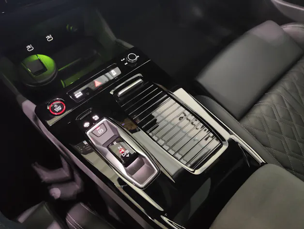 AUDI SQ6 e-tron quattro
