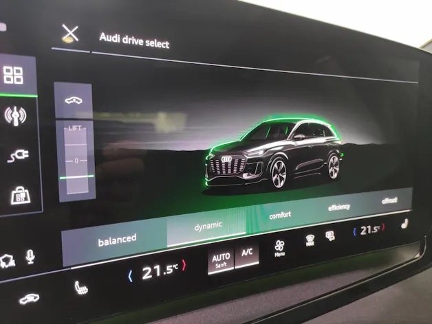 AUDI SQ6 e-tron quattro