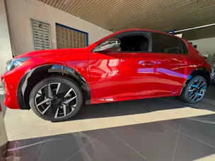 PEUGEOT 208 GT Hybrid