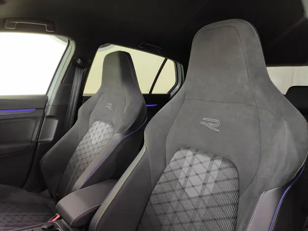 VW Golf VIII 1.5 eTSI R-Line Black-Style
