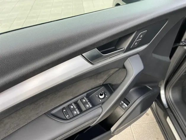 AUDI Q5 55 TFSI e sport quattro