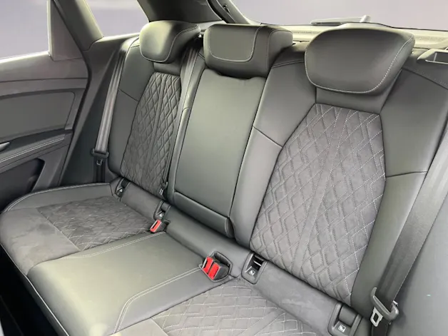 AUDI Q4 e-tron 50 quattro