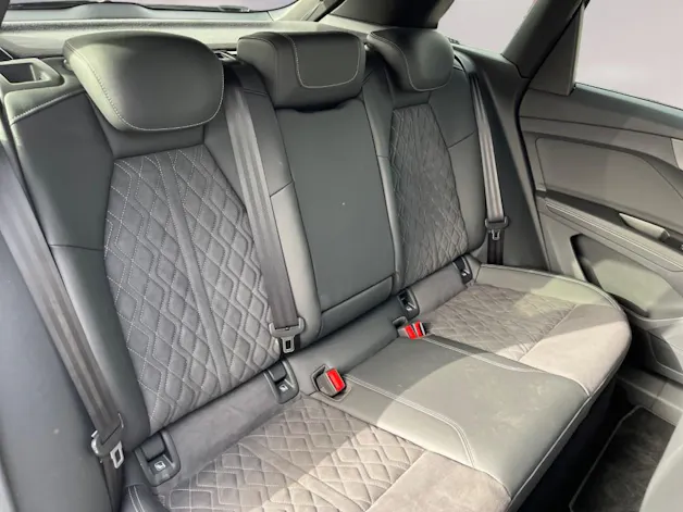 AUDI Q4 e-tron 50 quattro