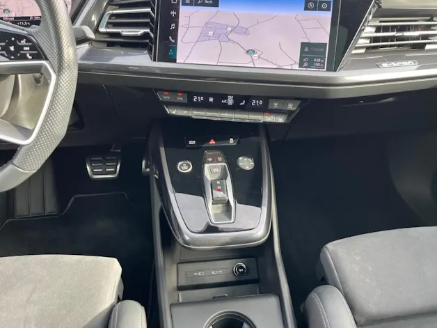 AUDI Q4 e-tron 50 quattro