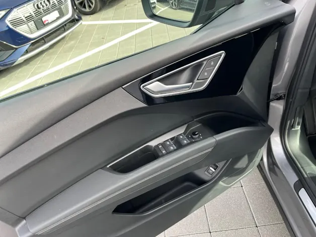AUDI Q4 e-tron 50 quattro