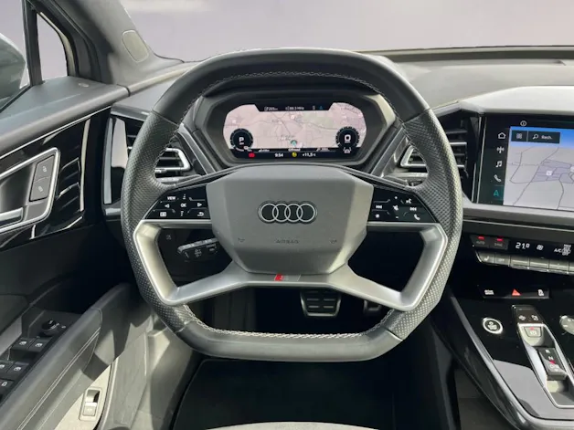 AUDI Q4 e-tron 50 quattro