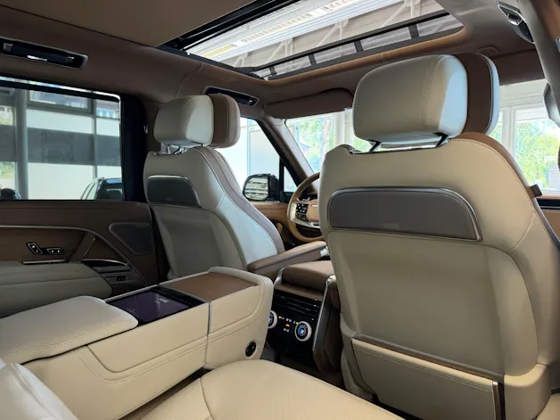 Land Rover Range Rover P510e Si6 PHEV *SV* | CH | British Racing | SV Serenity Caraway | Wenge Mosaik | AHK | NP: 245K |