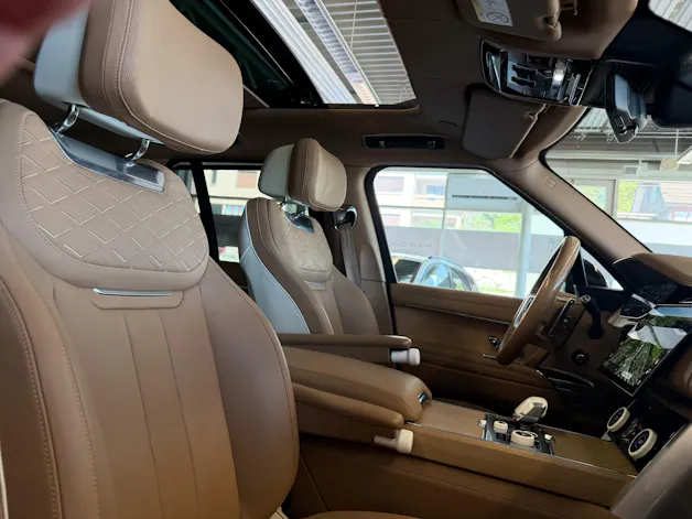 Land Rover Range Rover P510e Si6 PHEV *SV* | CH | British Racing | SV Serenity Caraway | Wenge Mosaik | AHK | NP: 245K |