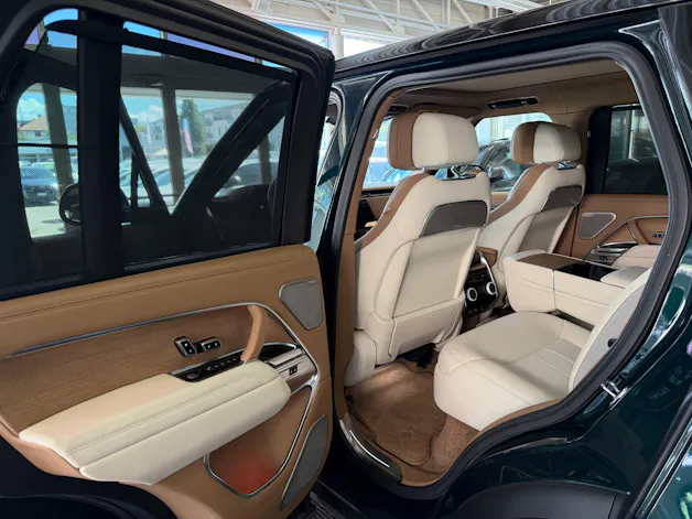 Land Rover Range Rover P510e Si6 PHEV *SV* | CH | British Racing | SV Serenity Caraway | Wenge Mosaik | AHK | NP: 245K |