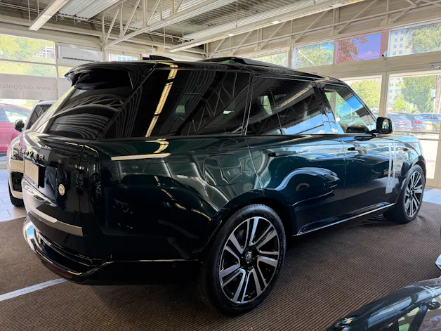Land Rover Range Rover P510e Si6 PHEV *SV* | CH | British Racing | SV Serenity Caraway | Wenge Mosaik | AHK | NP: 245K |