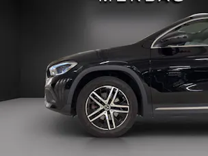 MERCEDES-BENZ GLA 250 Progressive 8G-DCT