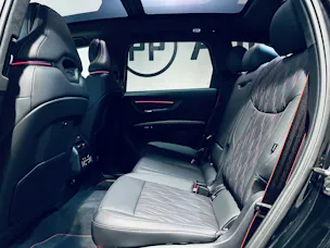 AUDI Q7 SUV TDI quattro 220 kW