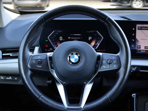 BMW X1 20d xDrive * GARANTIE INKLUSIVE * ANHÄNGERKUPPLUNG * PACK INNOVATION * 360° KAMERA *