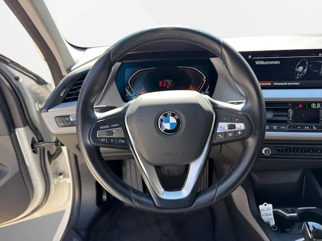 BMW 118i Essential Steptronic