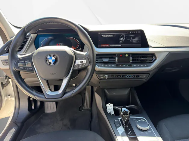 BMW 118i Essential Steptronic