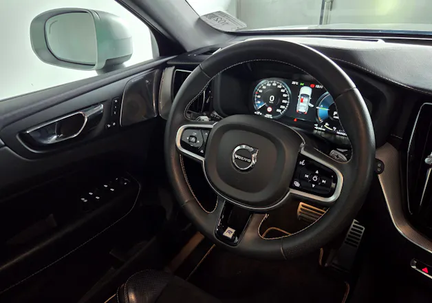 VOLVO XC60 2.0 T8 TE R-Design eAWD