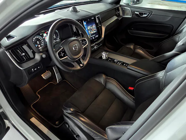 VOLVO XC60 2.0 T8 TE R-Design eAWD