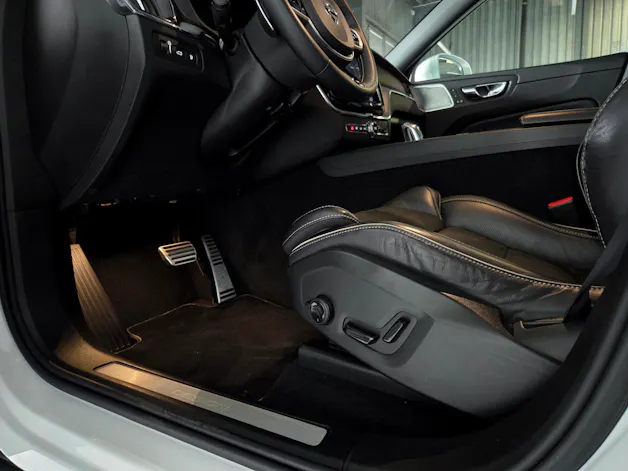 VOLVO XC60 2.0 T8 TE R-Design eAWD