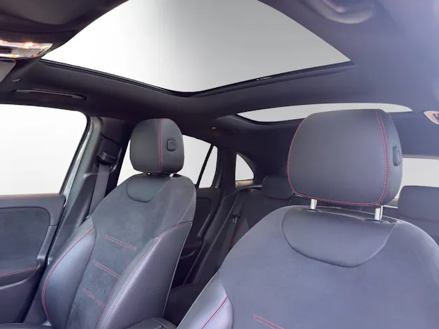MERCEDES-BENZ EQA 300 AMG Line 4Matic