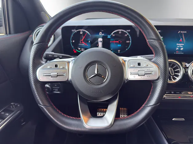 MERCEDES-BENZ EQA 300 AMG Line 4Matic