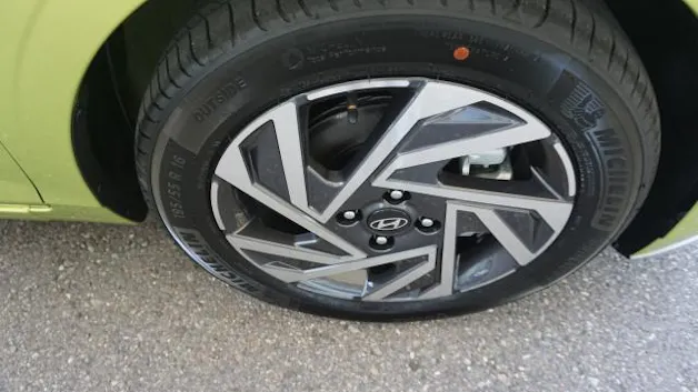 HYUNDAI i20 1.0 T-GDi Amplia DCT